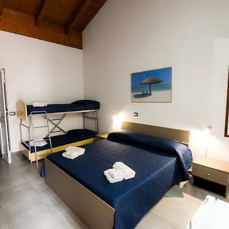 Giardini Sausari מלון דירות 3*